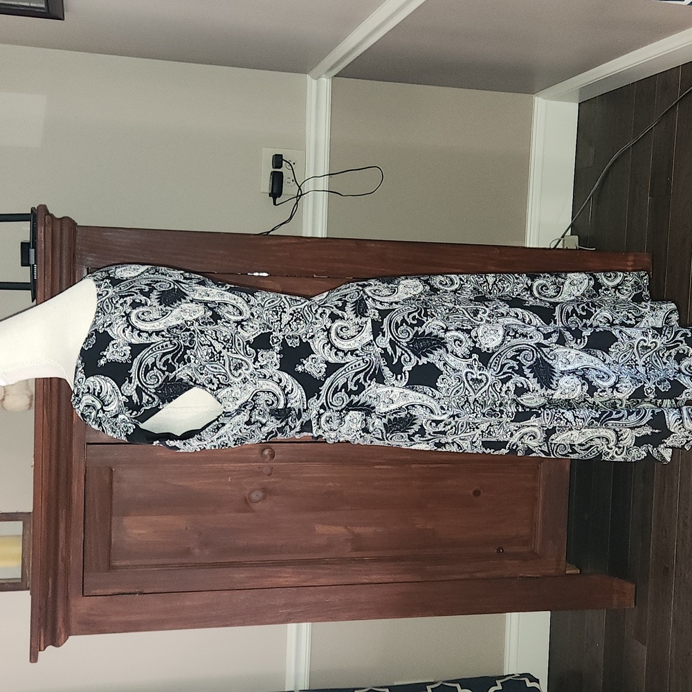 Dress - Picture 5 of 5